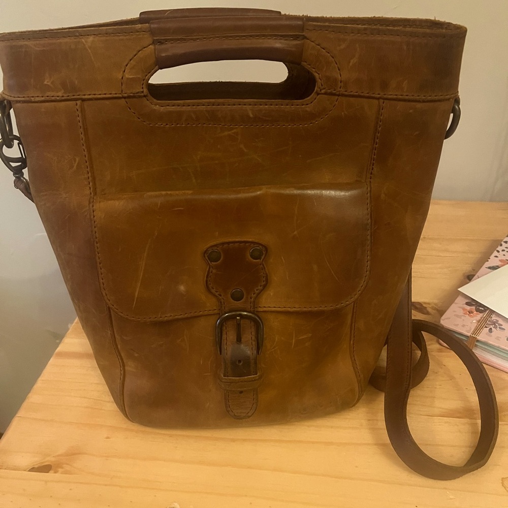 Saddleback Love 41 bucket